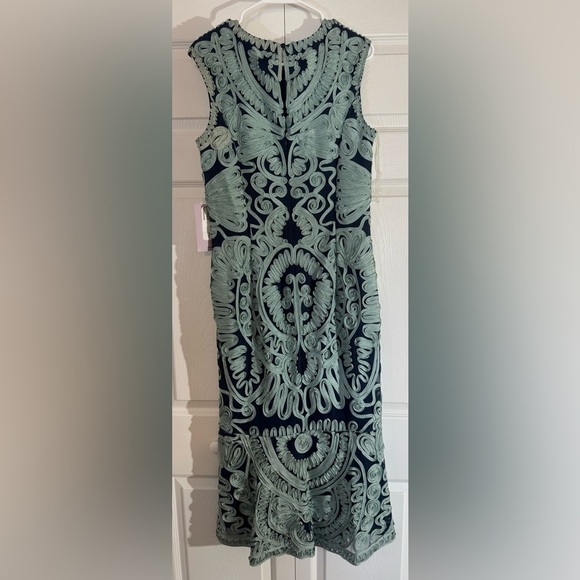 Elegant Navy and Green Embroidered Dress JS Collections NWT Size 10 - Picture 5 of 5